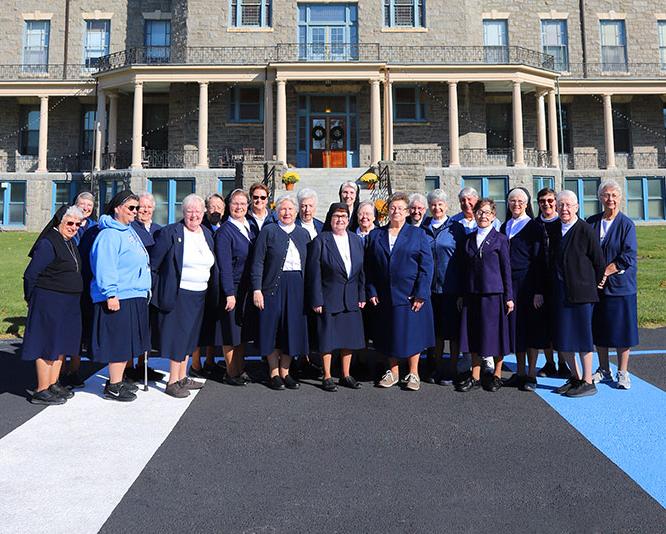 Group of IHM sisters on college campus